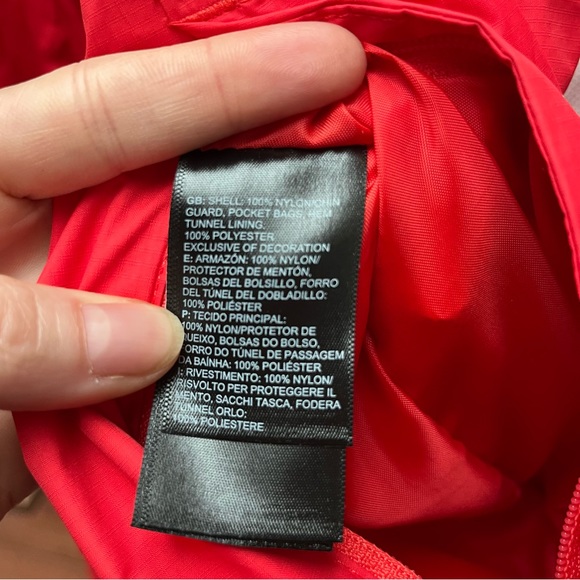 Authentic THE NORTH FACE Women's Venture 2 Shell 2.5L Hooded Rain Jacket - RED. - Picture 10 of 13